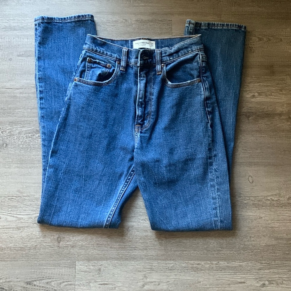 NWOT Abercormbie slim straight ultra high rise size 24
